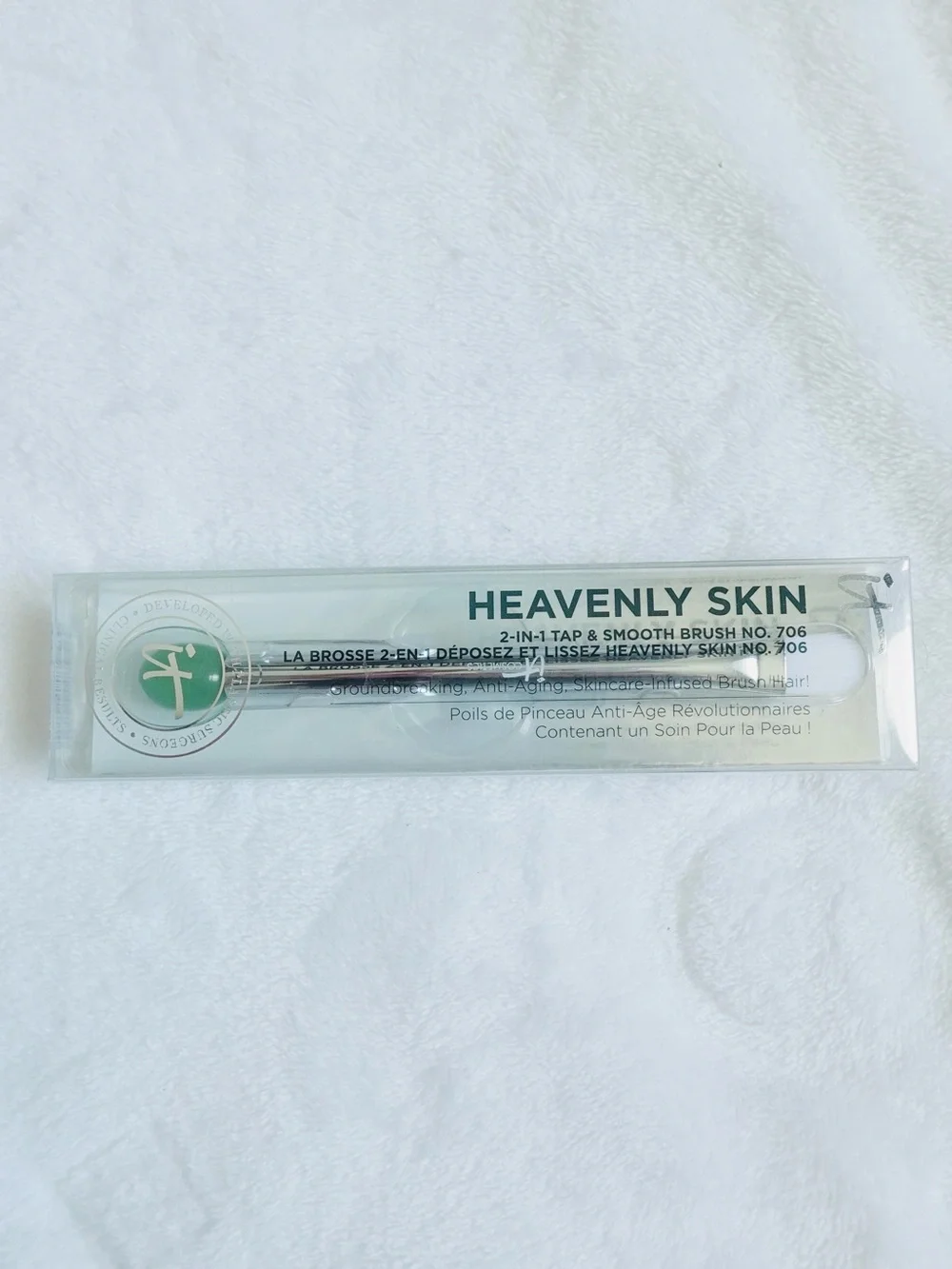 IT Cosmetics Heavenly Skin 2-In-1 Tap & Smooth Eye Cream Brush #706 - NIB